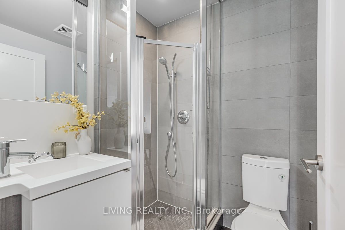 300 Front St W, #2104