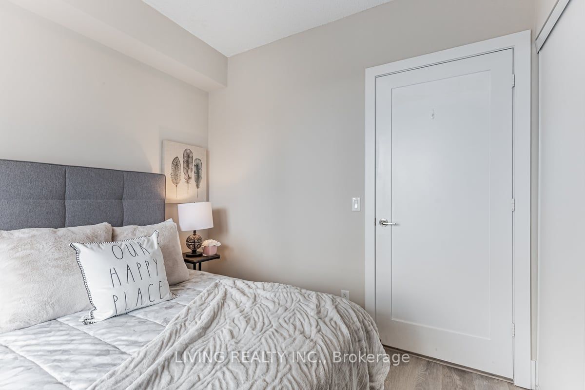 300 Front St W, #2104