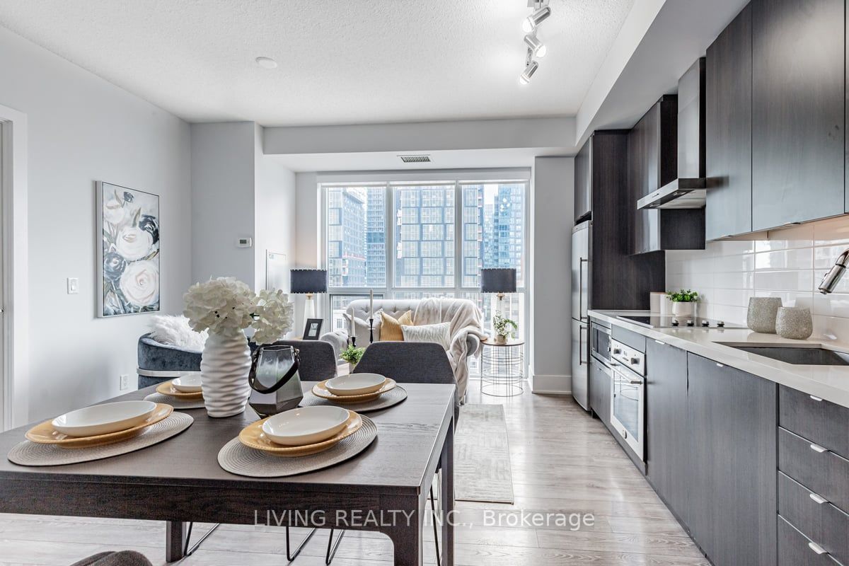 300 Front St W, #2104