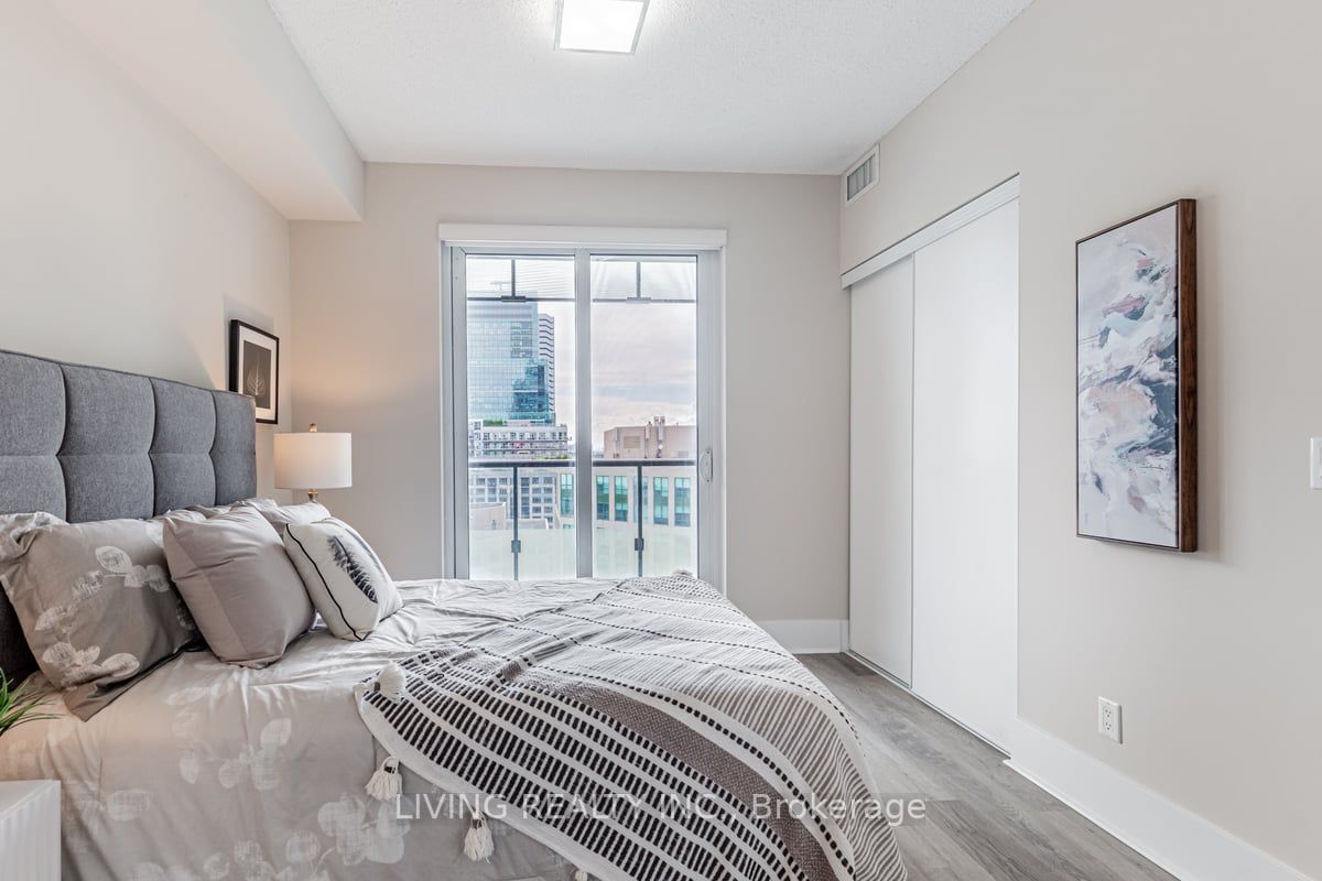 300 Front St W, #2104