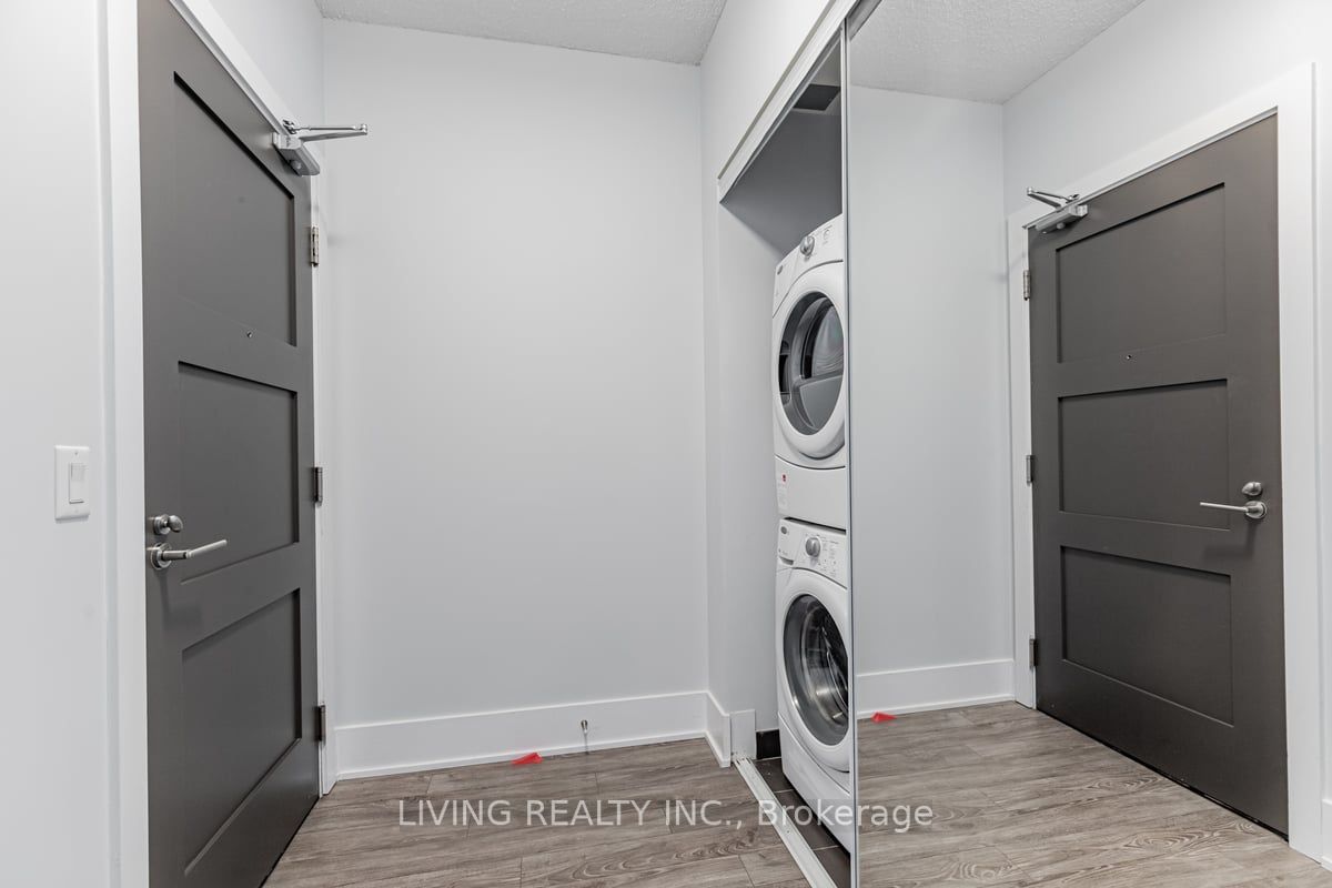 300 Front St W, #2104