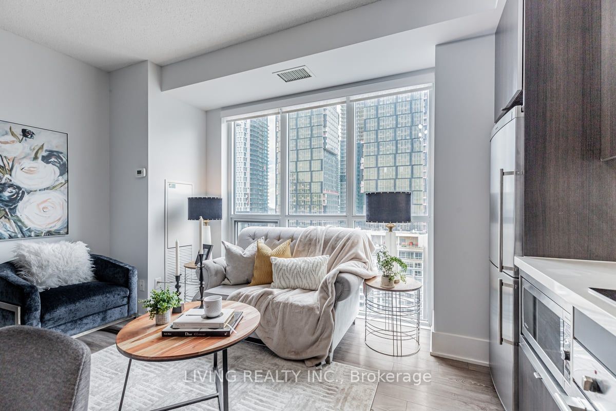 300 Front St W, #2104