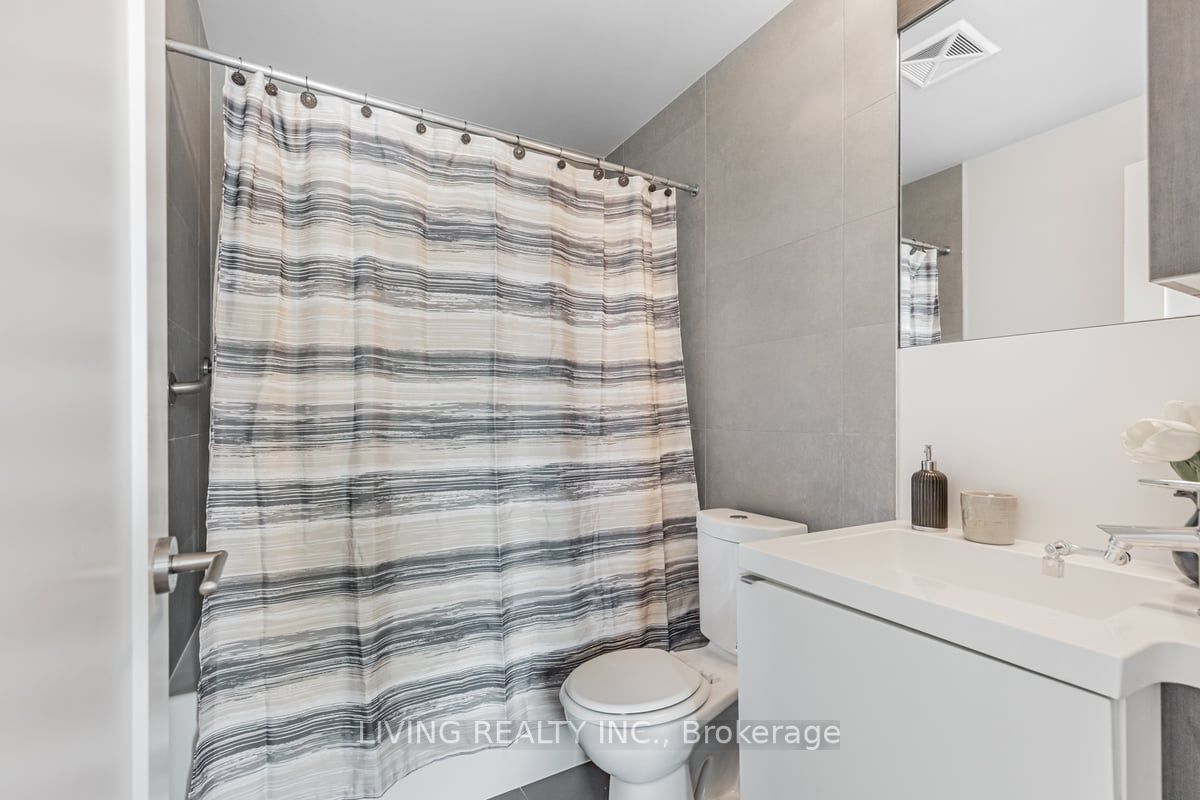 300 Front St W, #2104