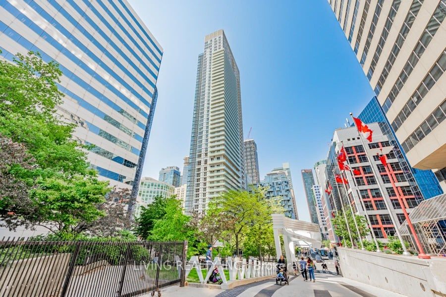 300 Front St W, #2104