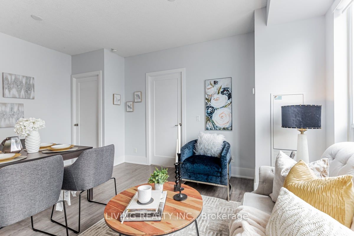 300 Front St W, #2104