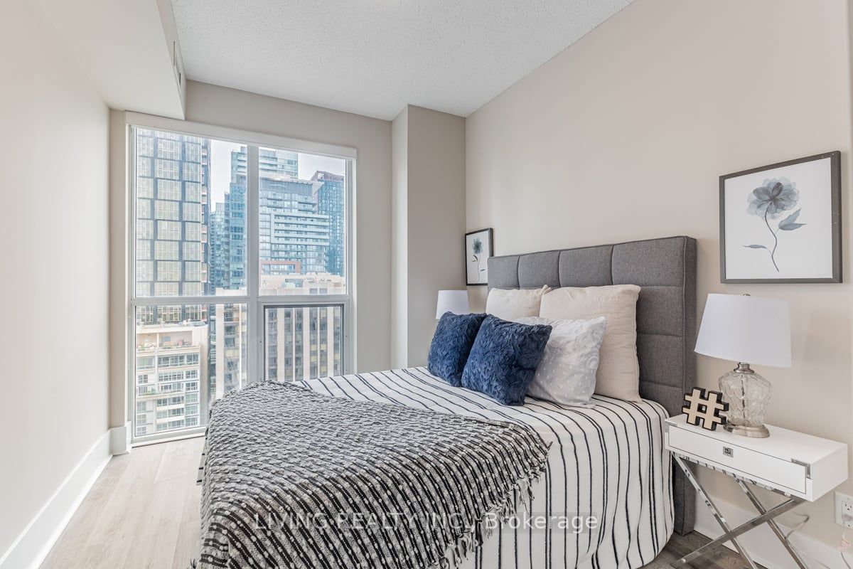 300 Front St W, #2104