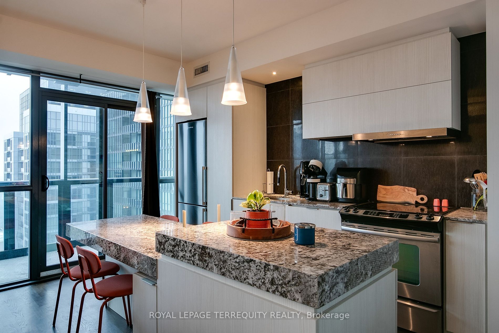 101 Charles St E, #3808