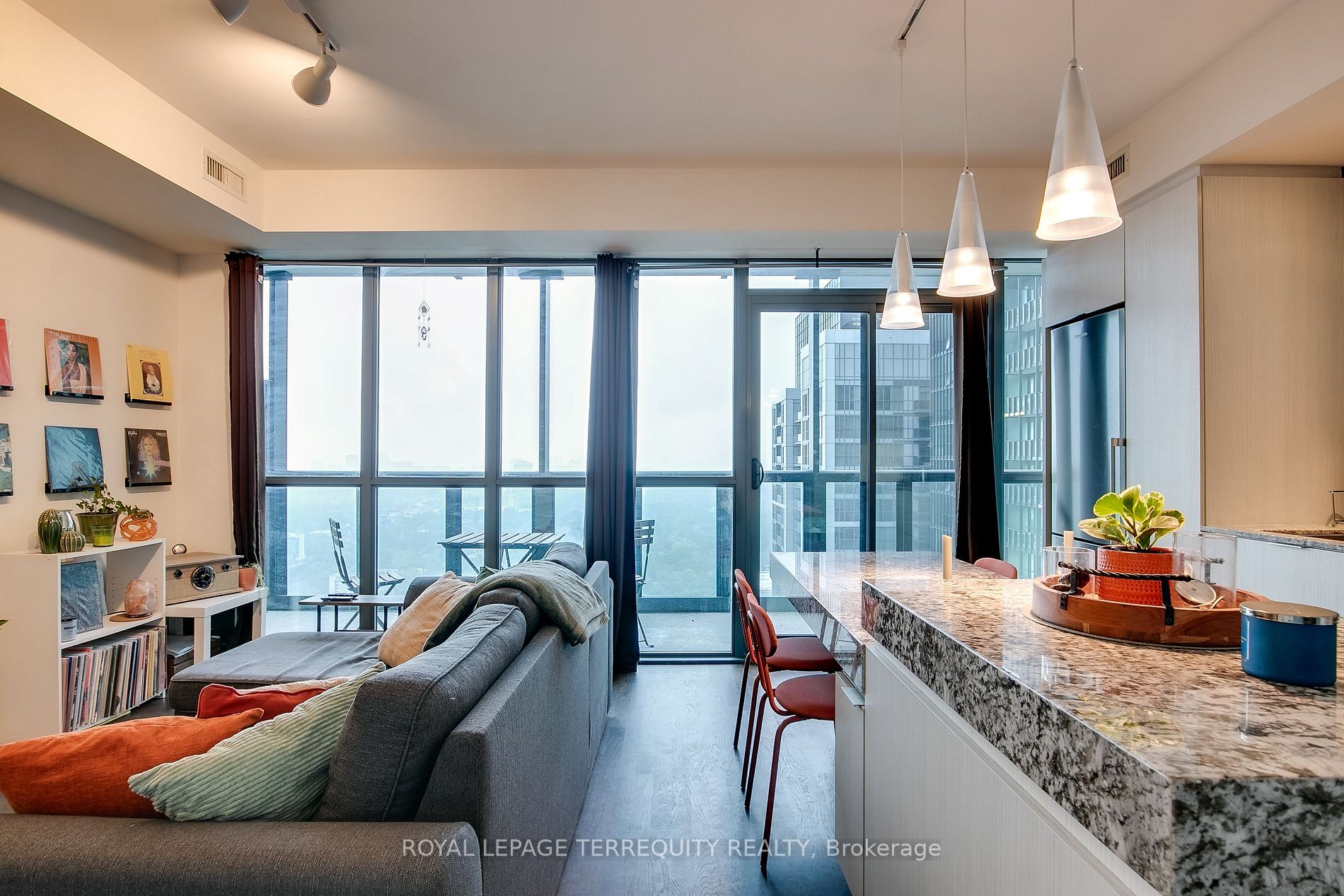 101 Charles St E, #3808