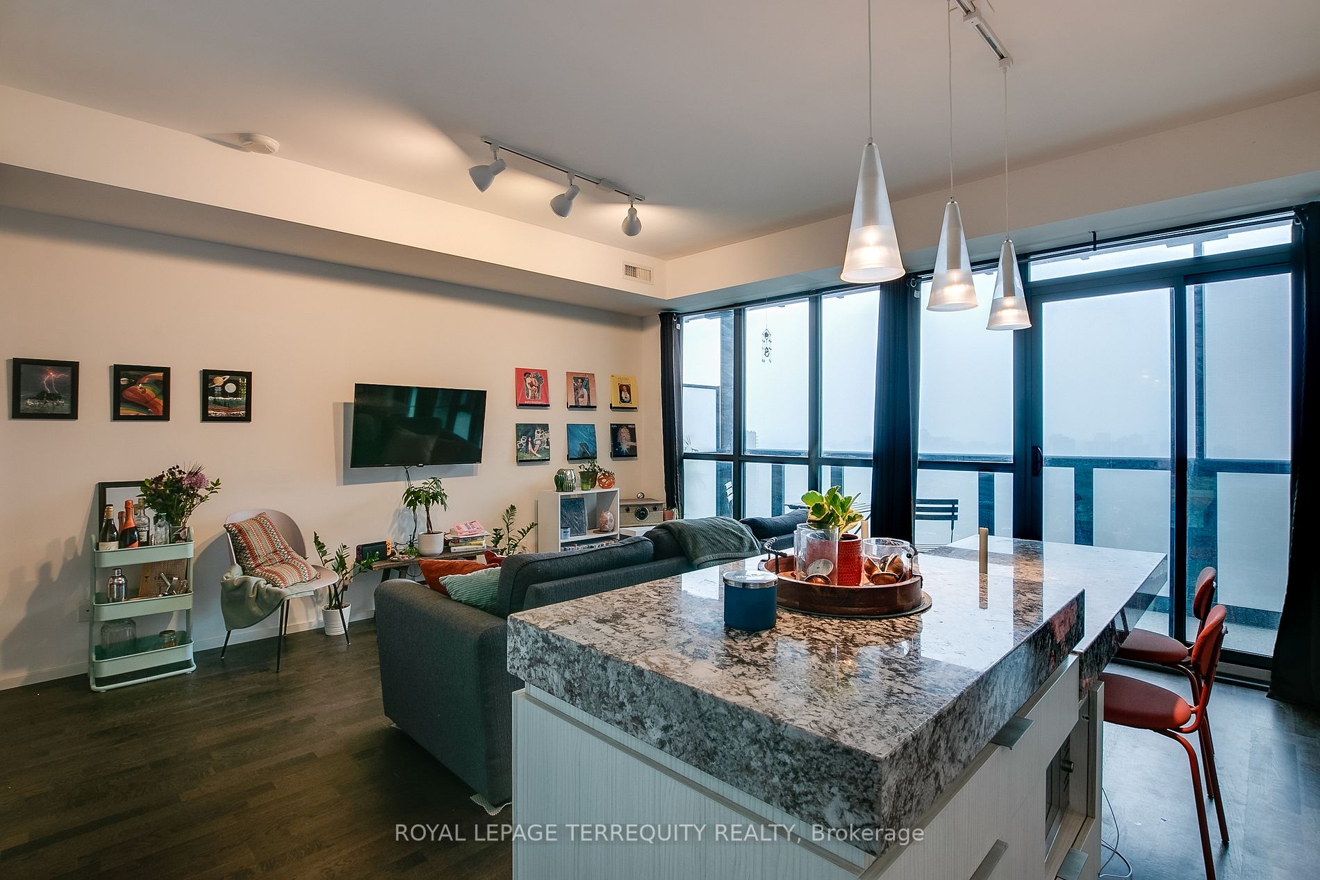 101 Charles St E, #3808