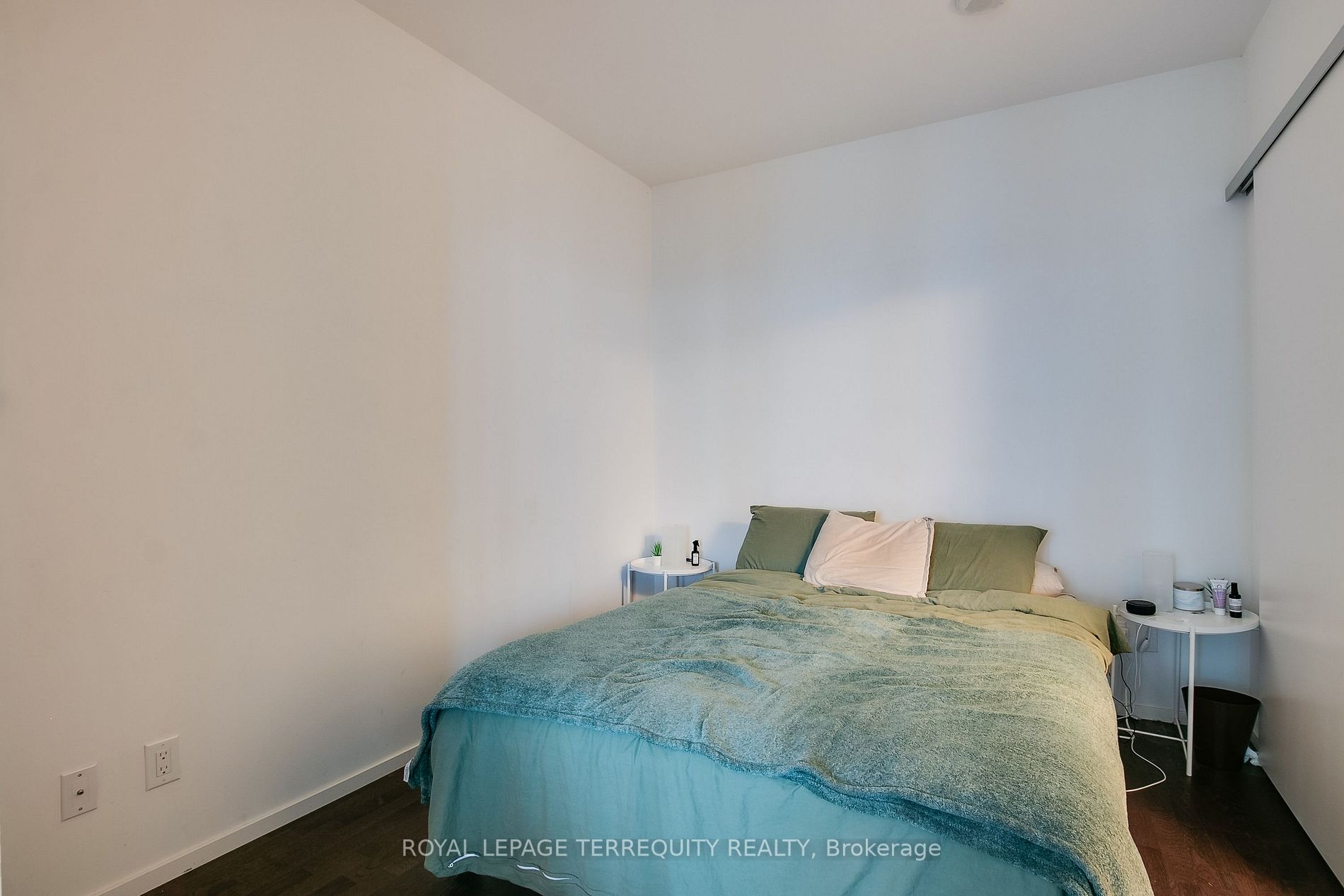 101 Charles St E, #3808