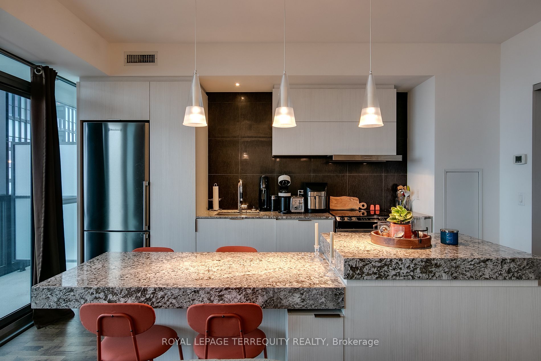 101 Charles St E, #3808