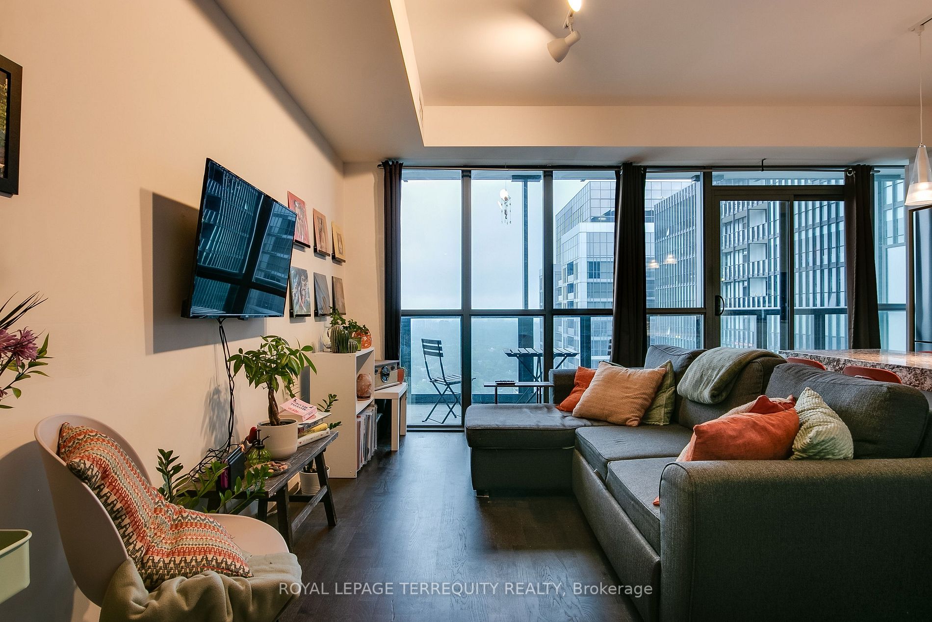 101 Charles St E, #3808