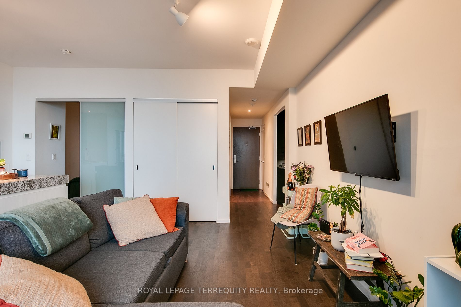 101 Charles St E, #3808