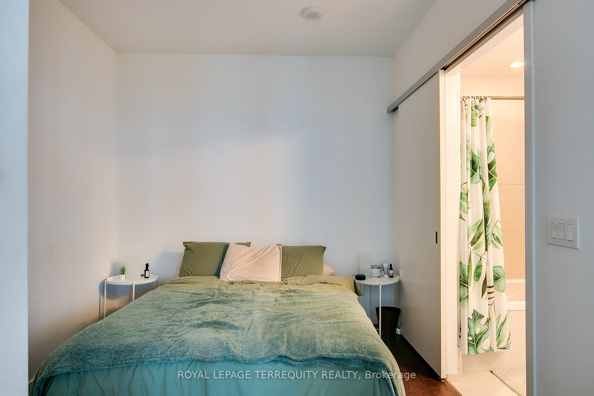 101 Charles St E, #3808