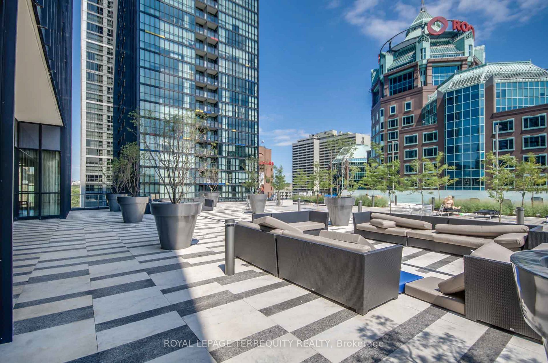 101 Charles St E, #3808