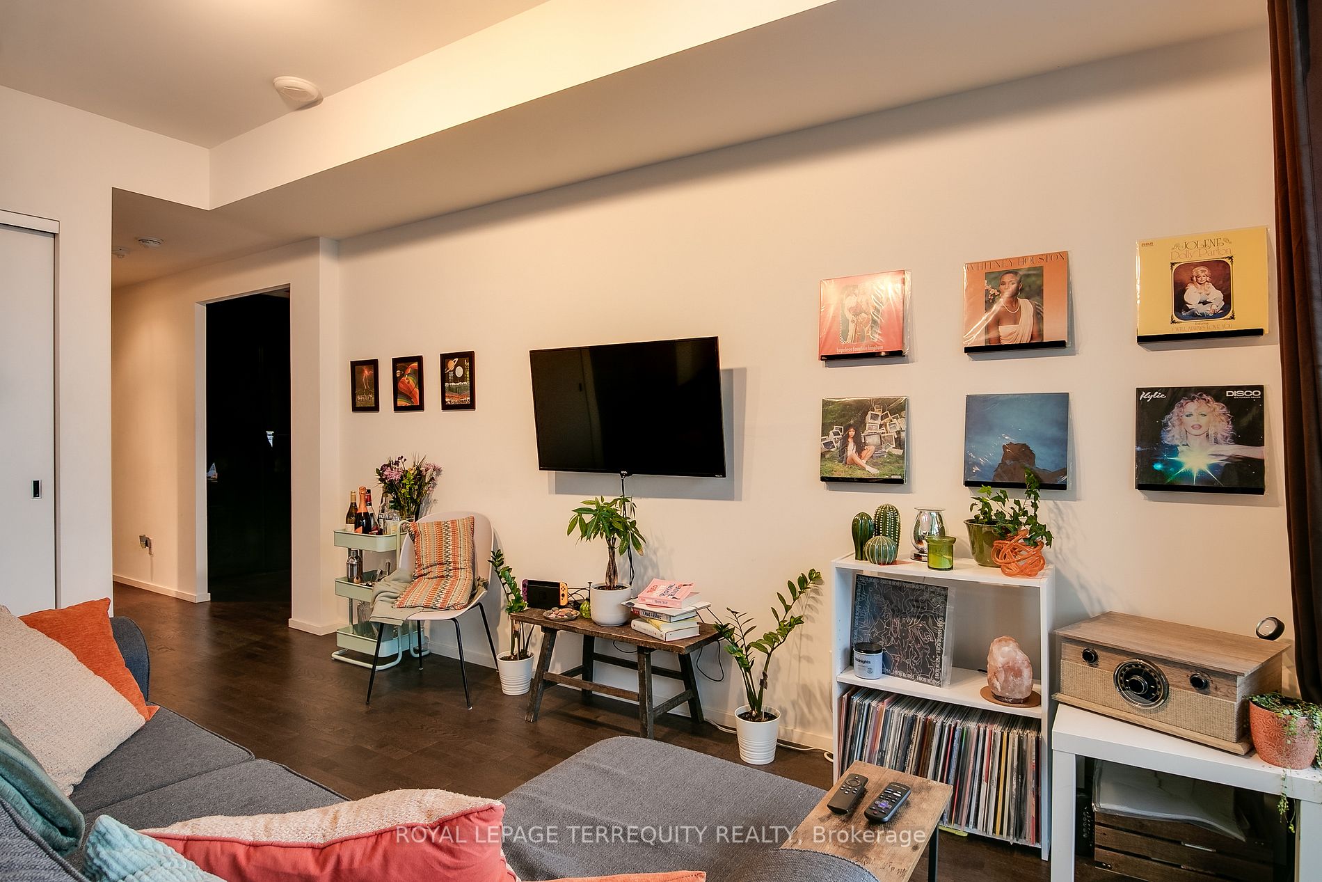 101 Charles St E, #3808
