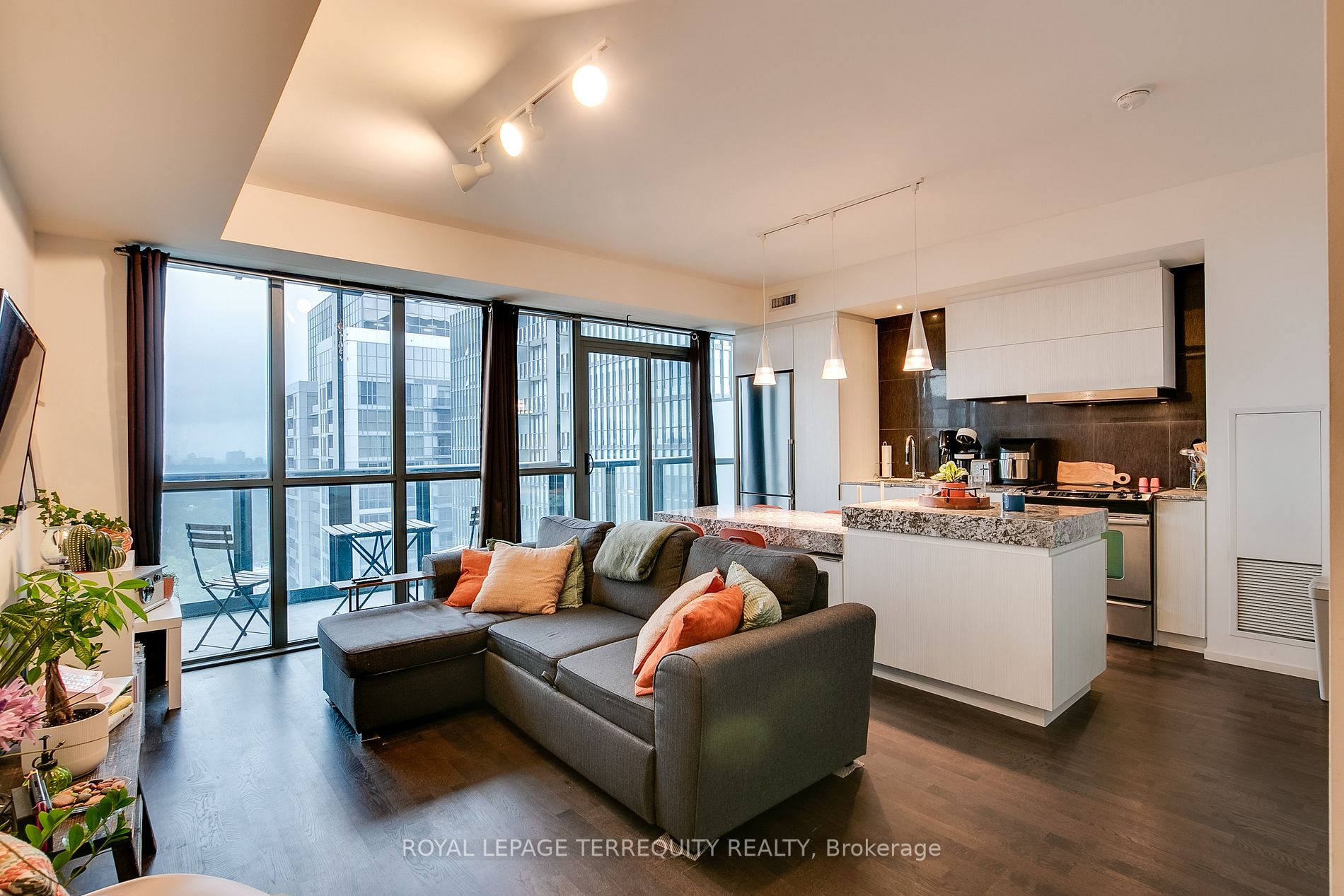 101 Charles St E, #3808