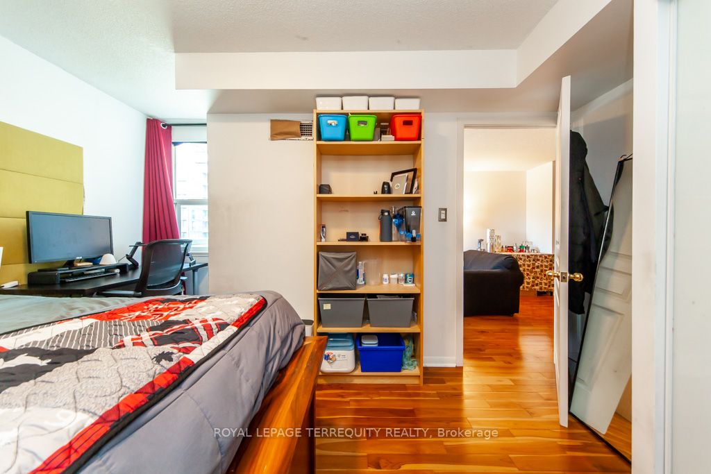 323 Richmond St E, #417