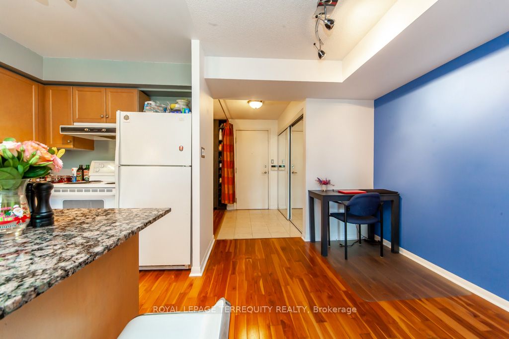 323 Richmond St E, #417