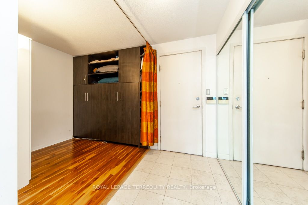 323 Richmond St E, #417