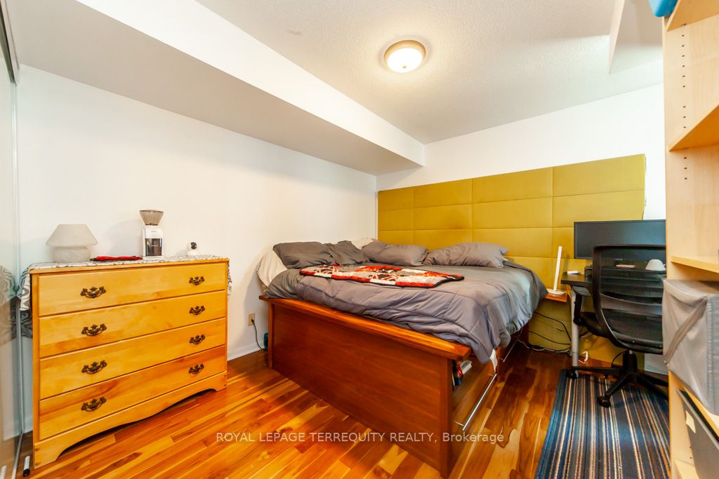 323 Richmond St E, #417