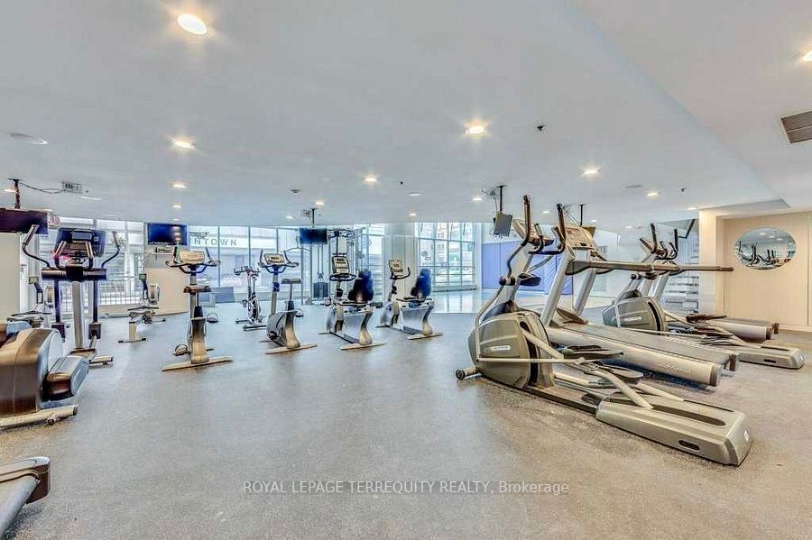 323 Richmond St E, #417