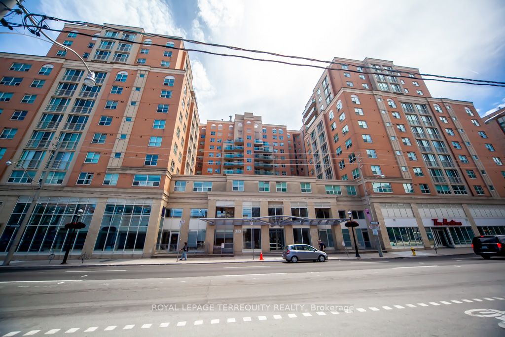 323 Richmond St E, #417