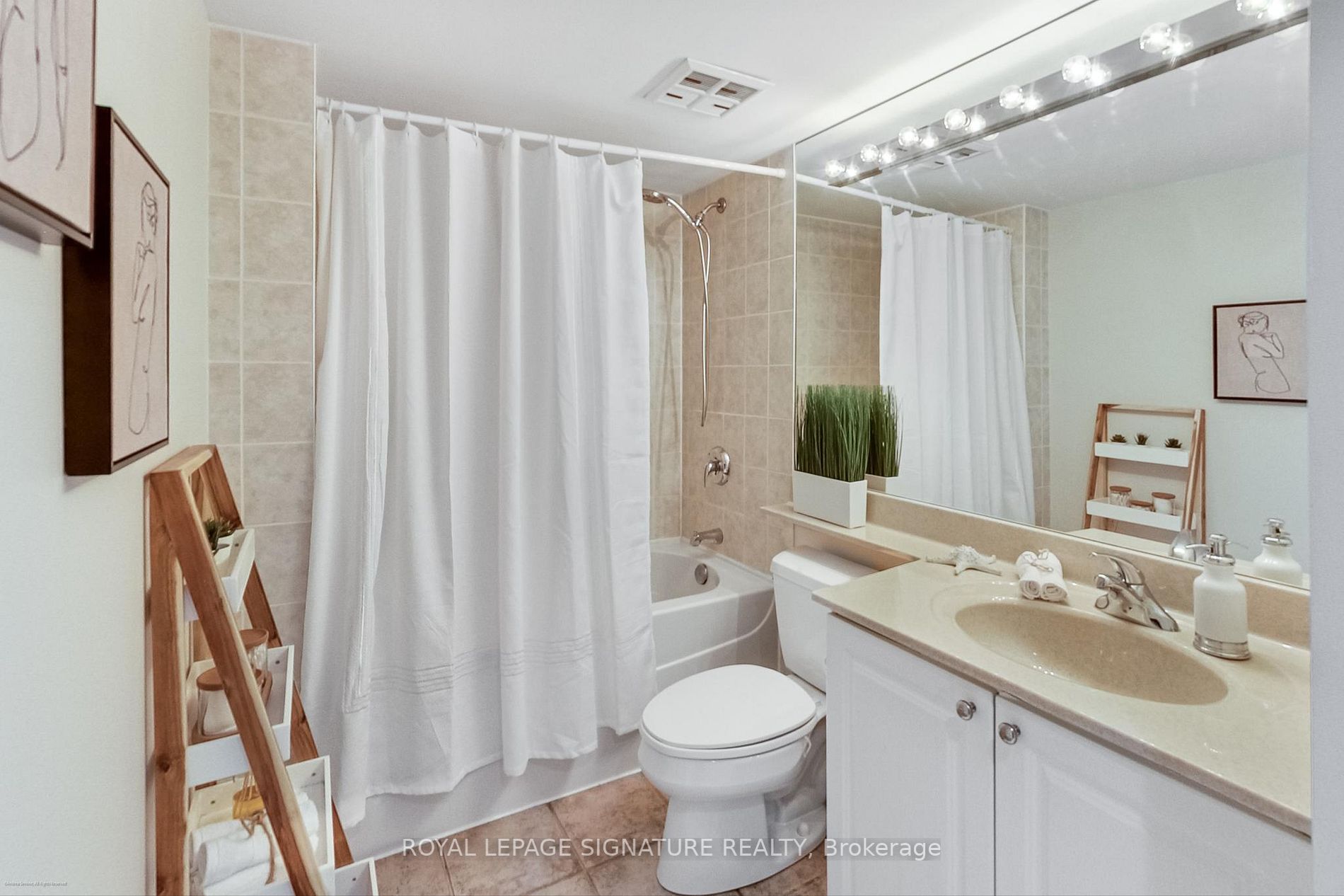 219 Fort York Blvd, #201
