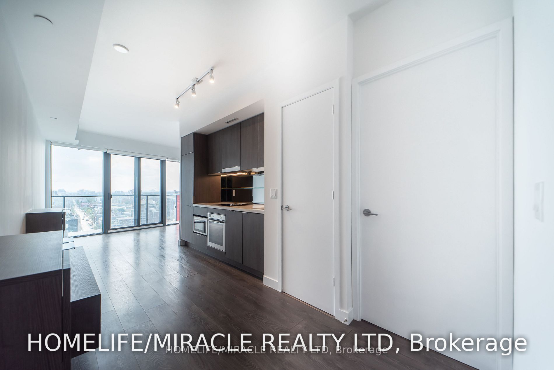 215 Queen St W, #1405