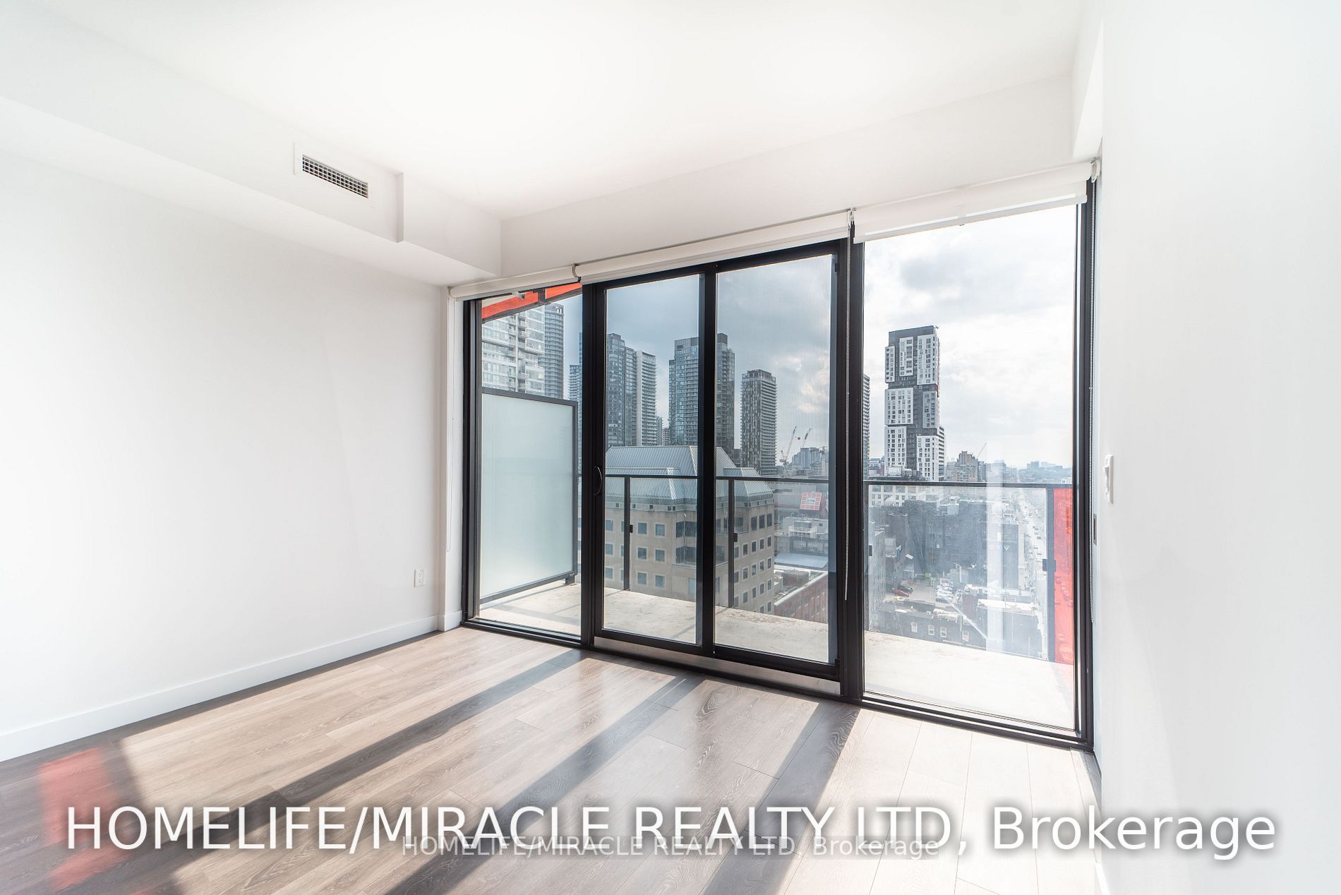 215 Queen St W, #1405