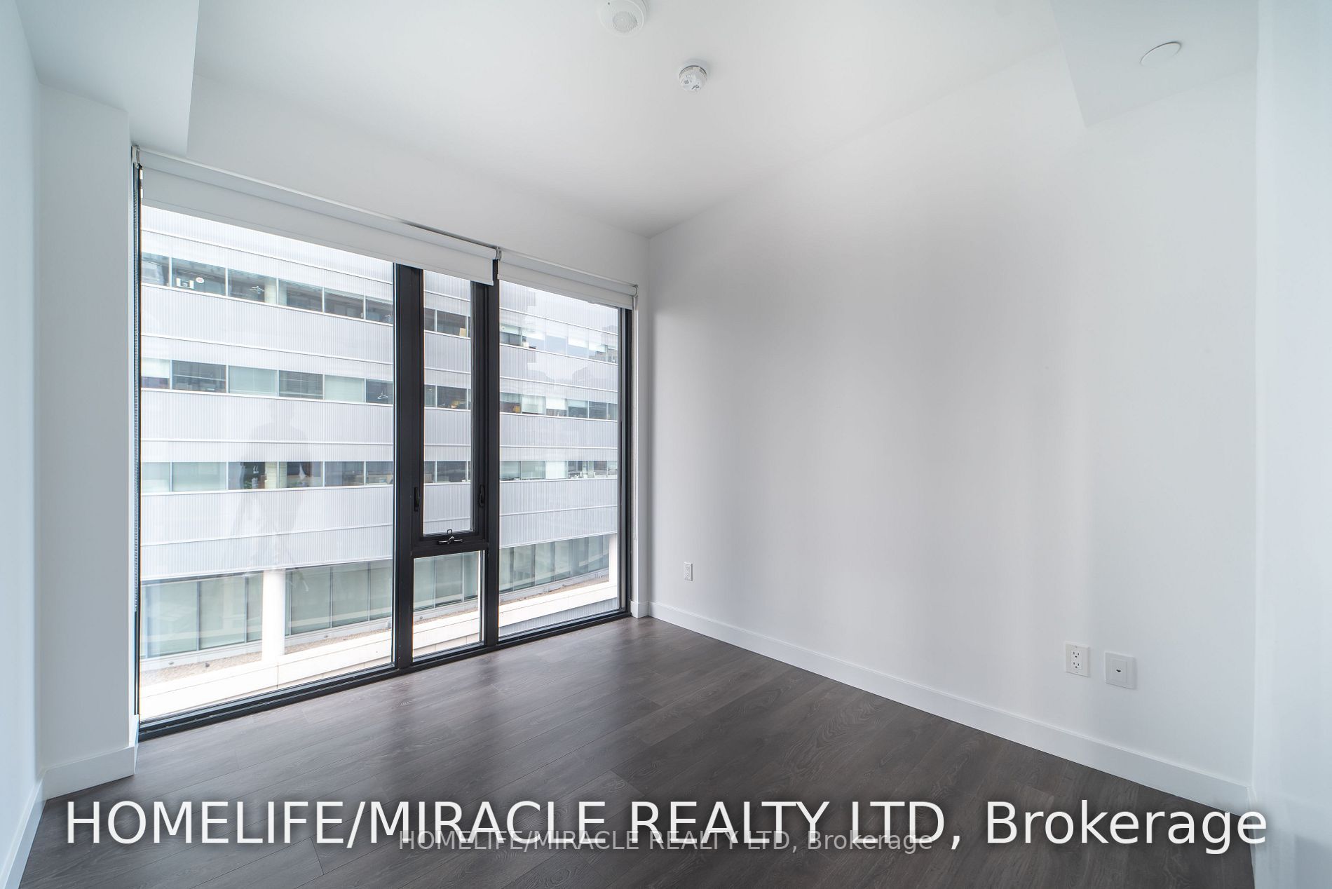 215 Queen St W, #1405