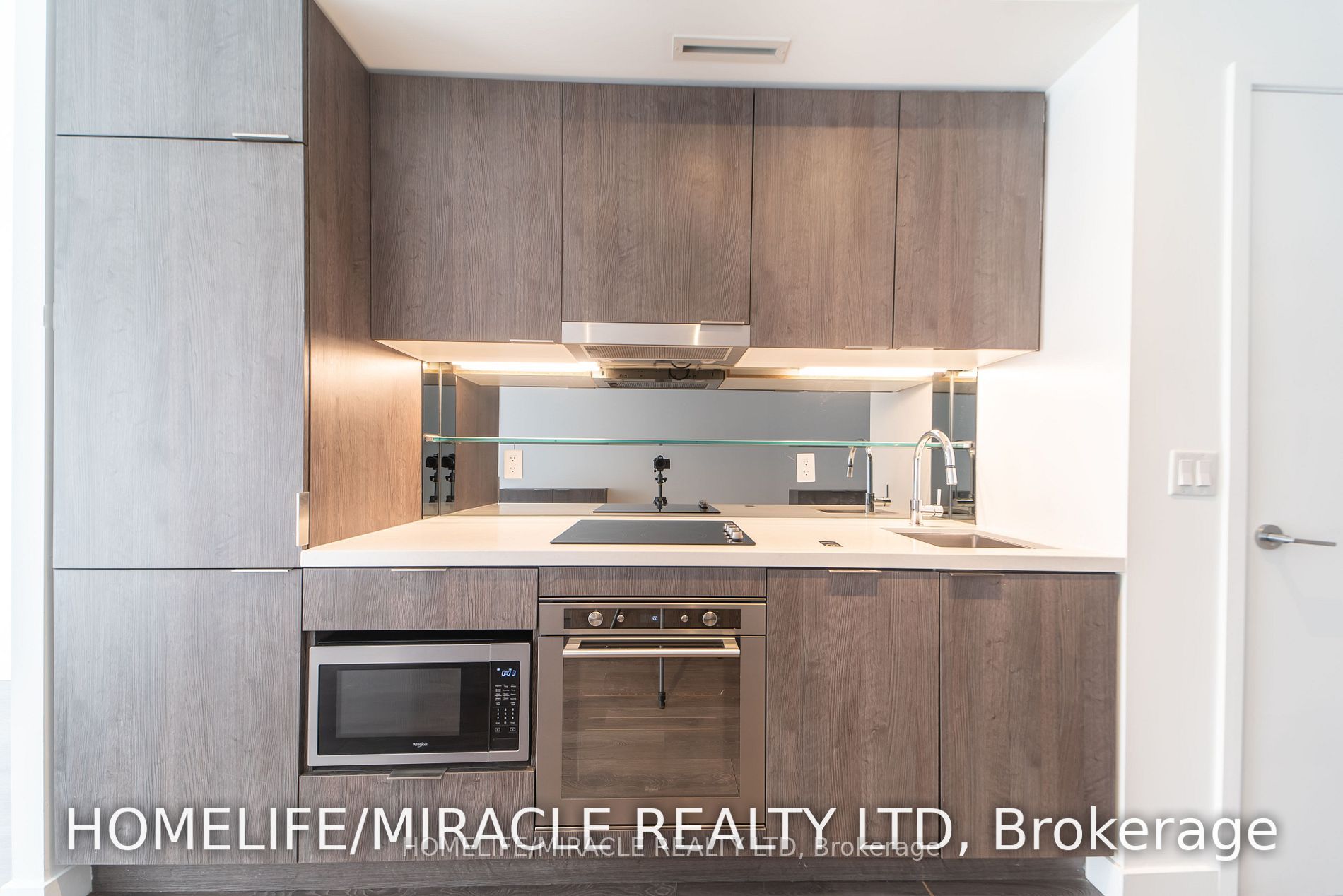 215 Queen St W, #1405