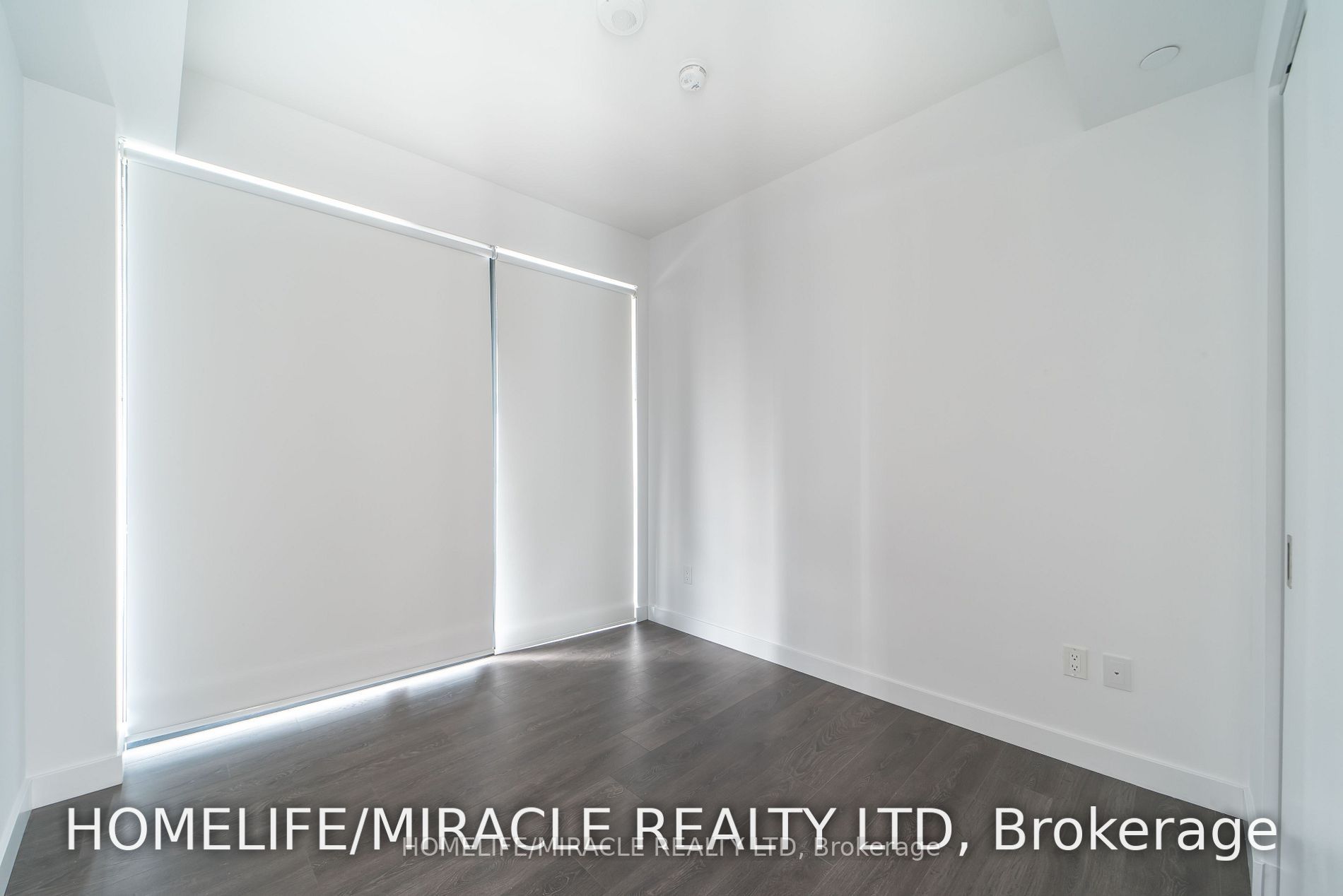 215 Queen St W, #1405