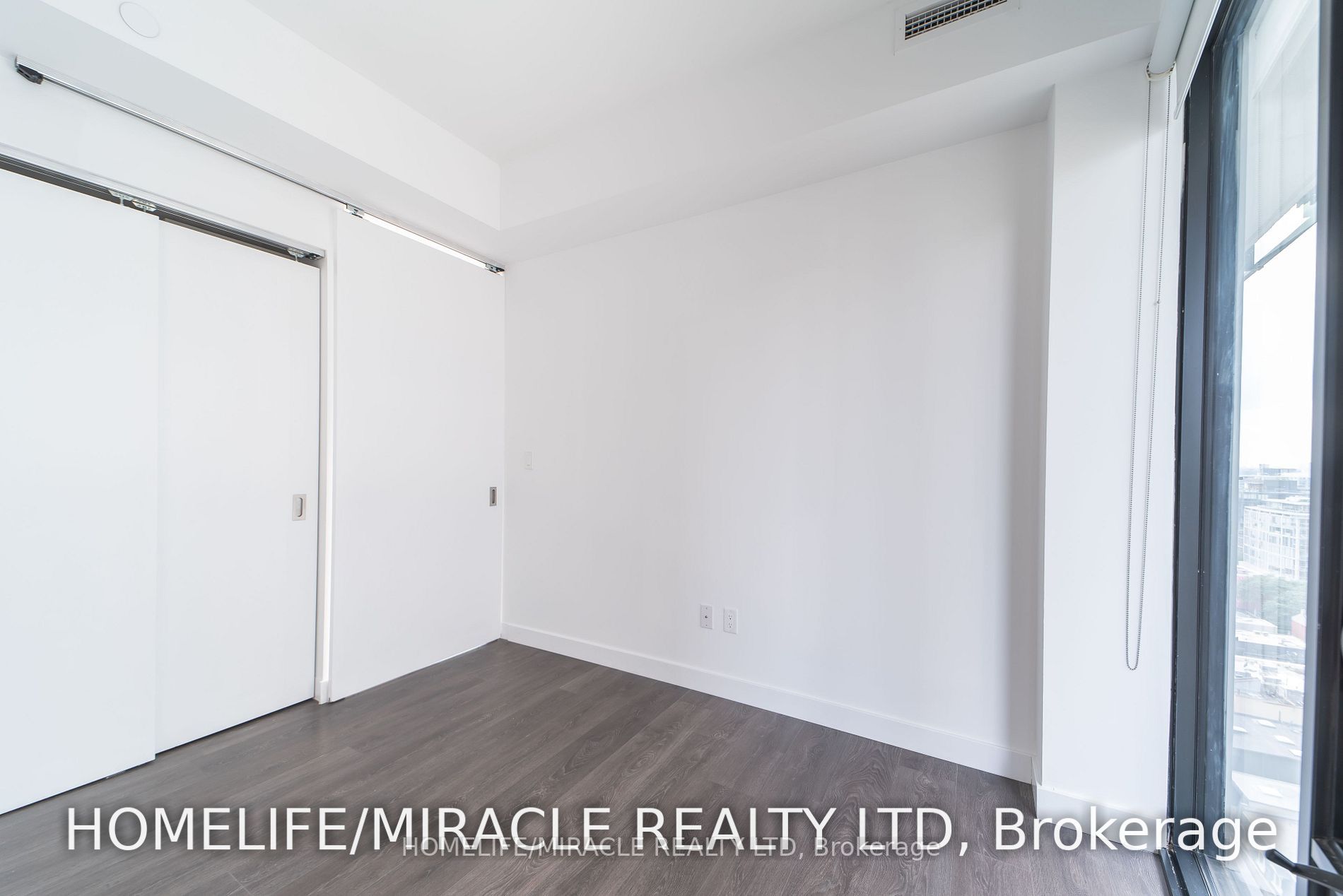 215 Queen St W, #1405