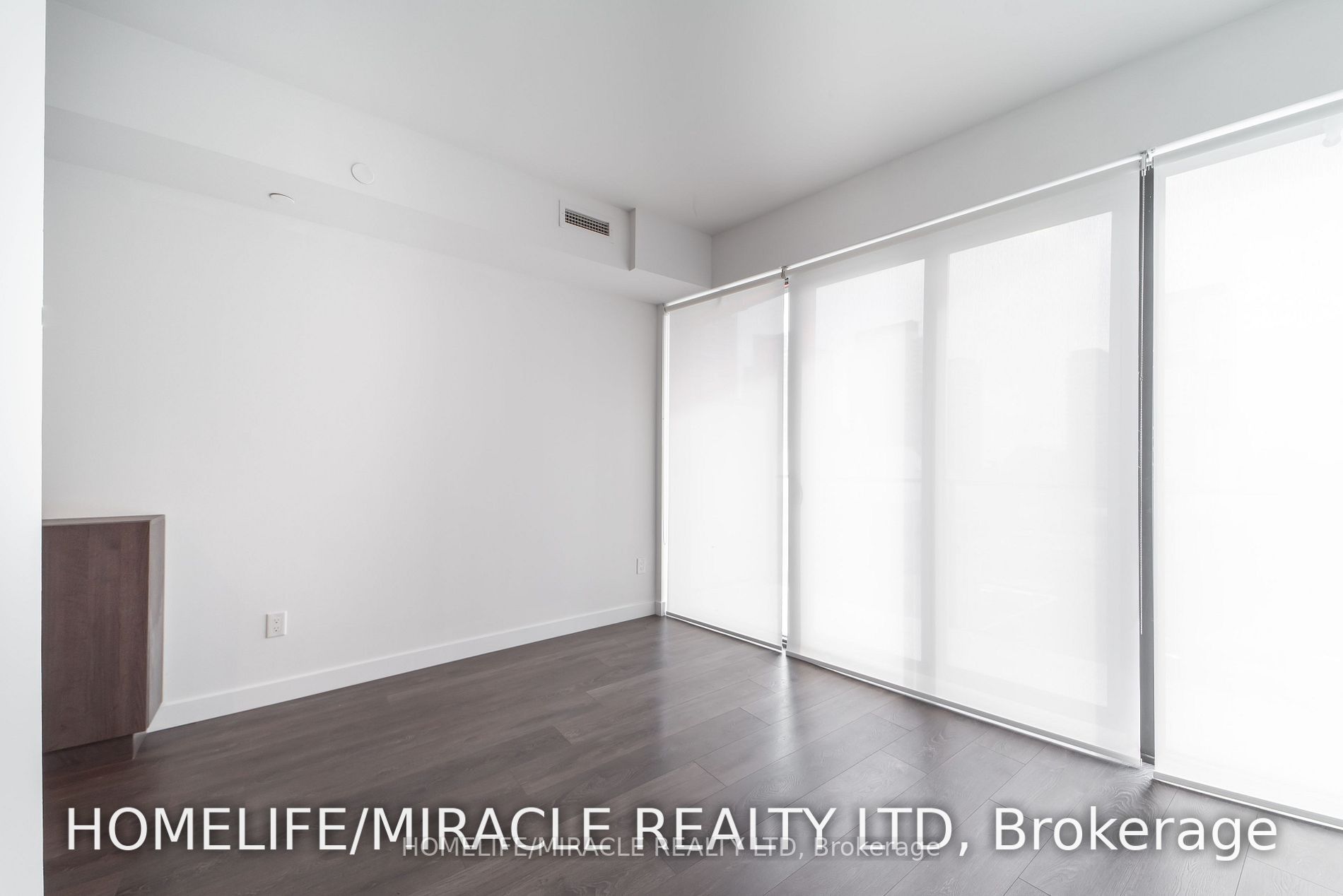 215 Queen St W, #1405