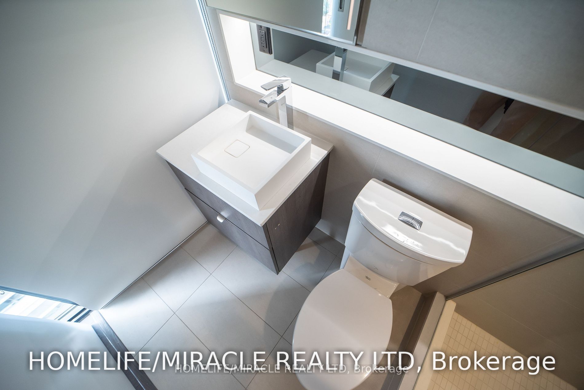 215 Queen St W, #1405