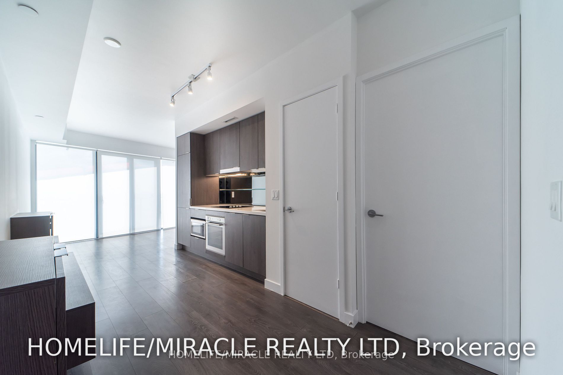 215 Queen St W, #1405