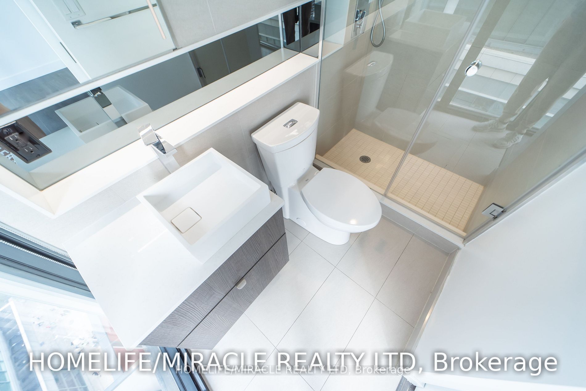 215 Queen St W, #1405