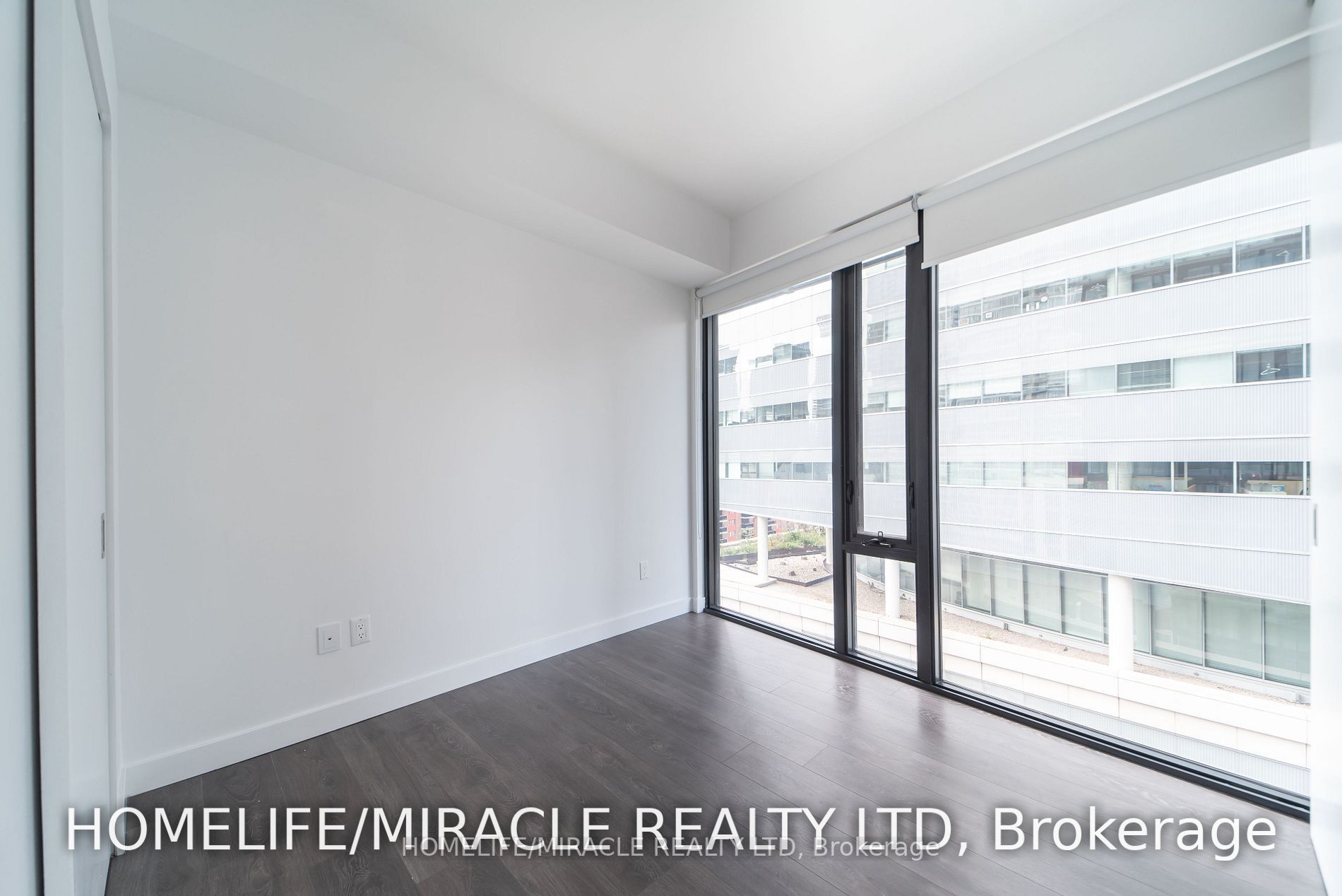 215 Queen St W, #1405