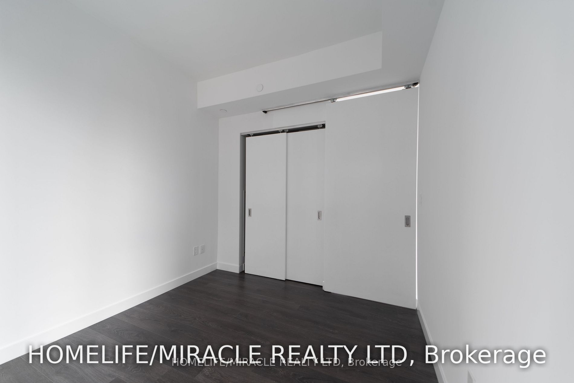 215 Queen St W, #1405