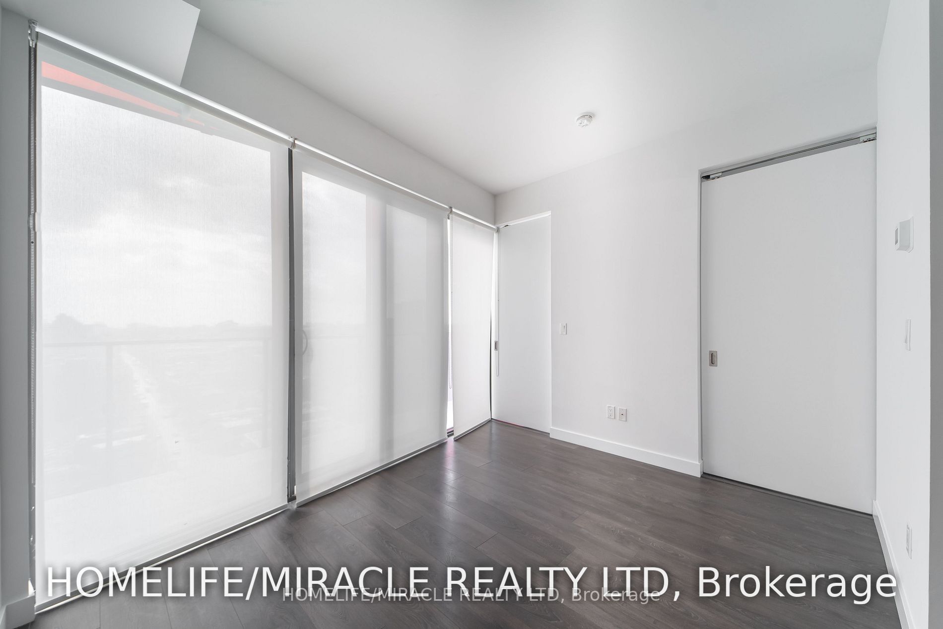 215 Queen St W, #1405