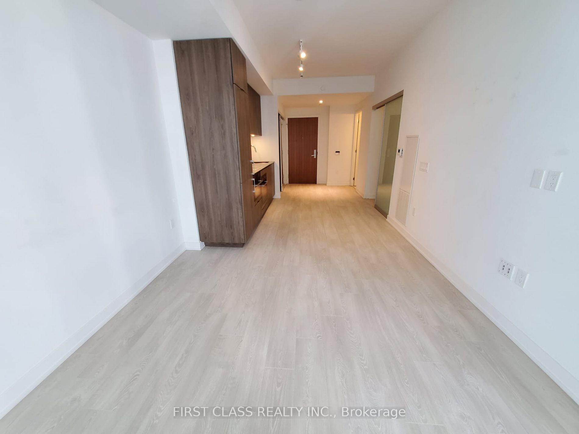 15 Queens Quay E #408