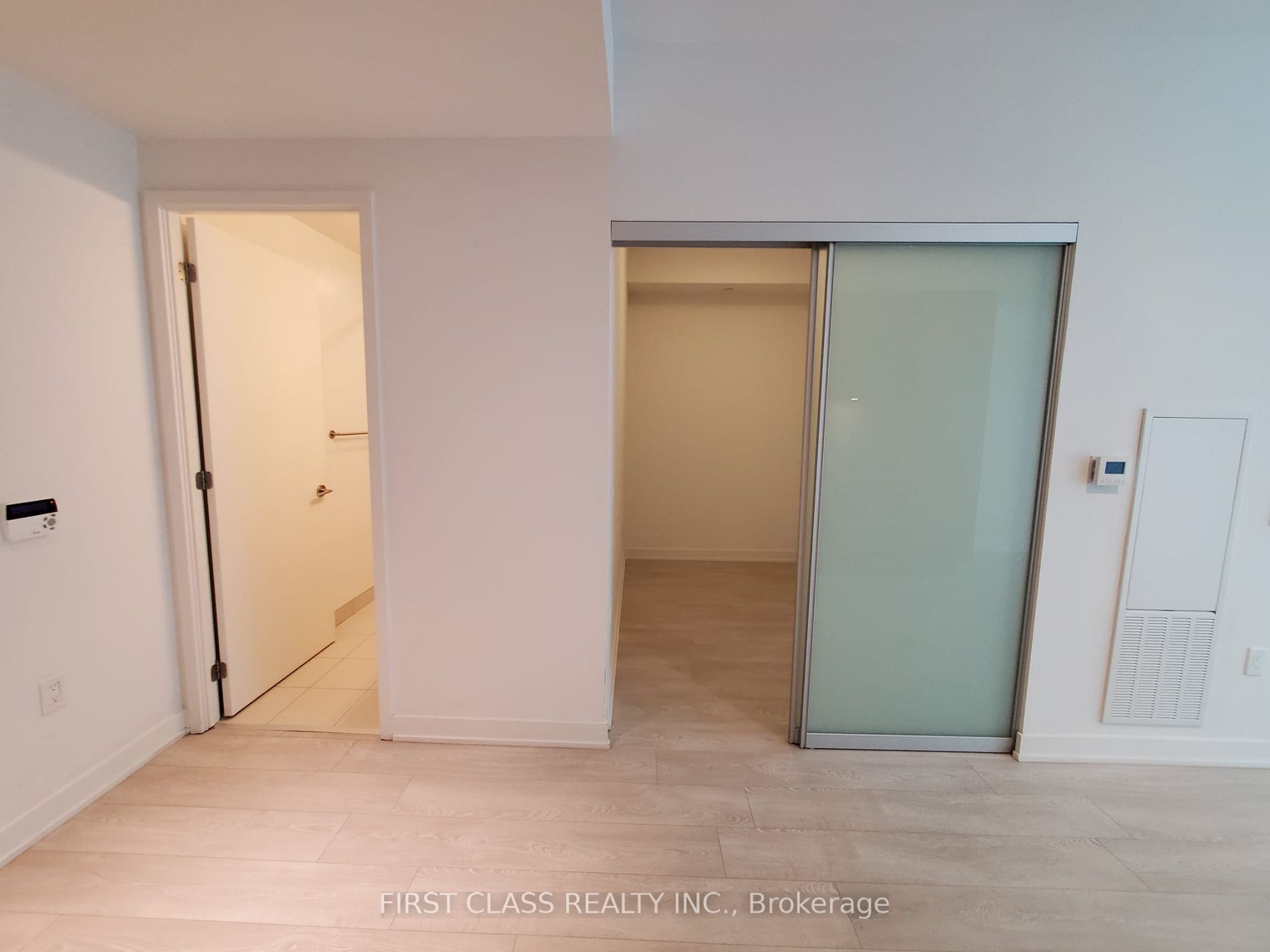 15 Queens Quay E #408