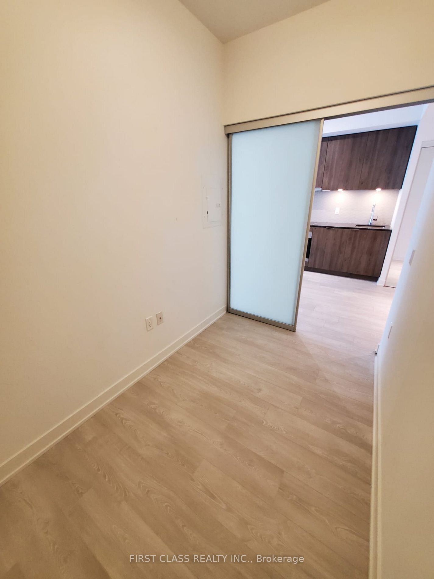 15 Queens Quay E #408