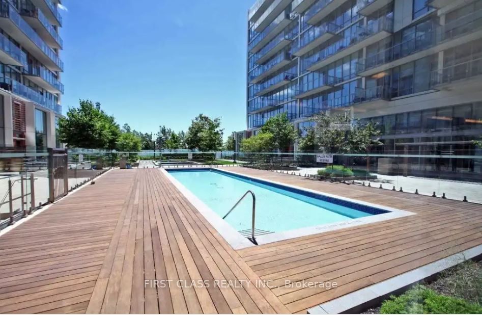 15 Queens Quay E #408