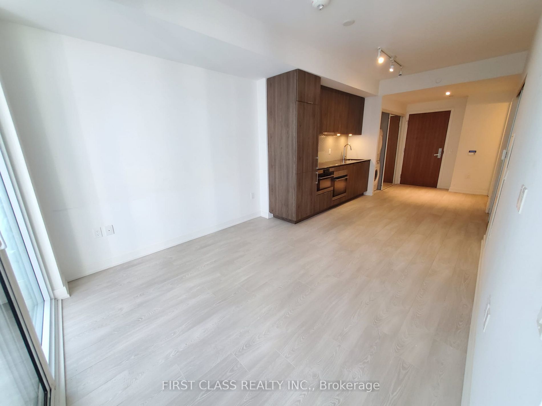 15 Queens Quay E #408