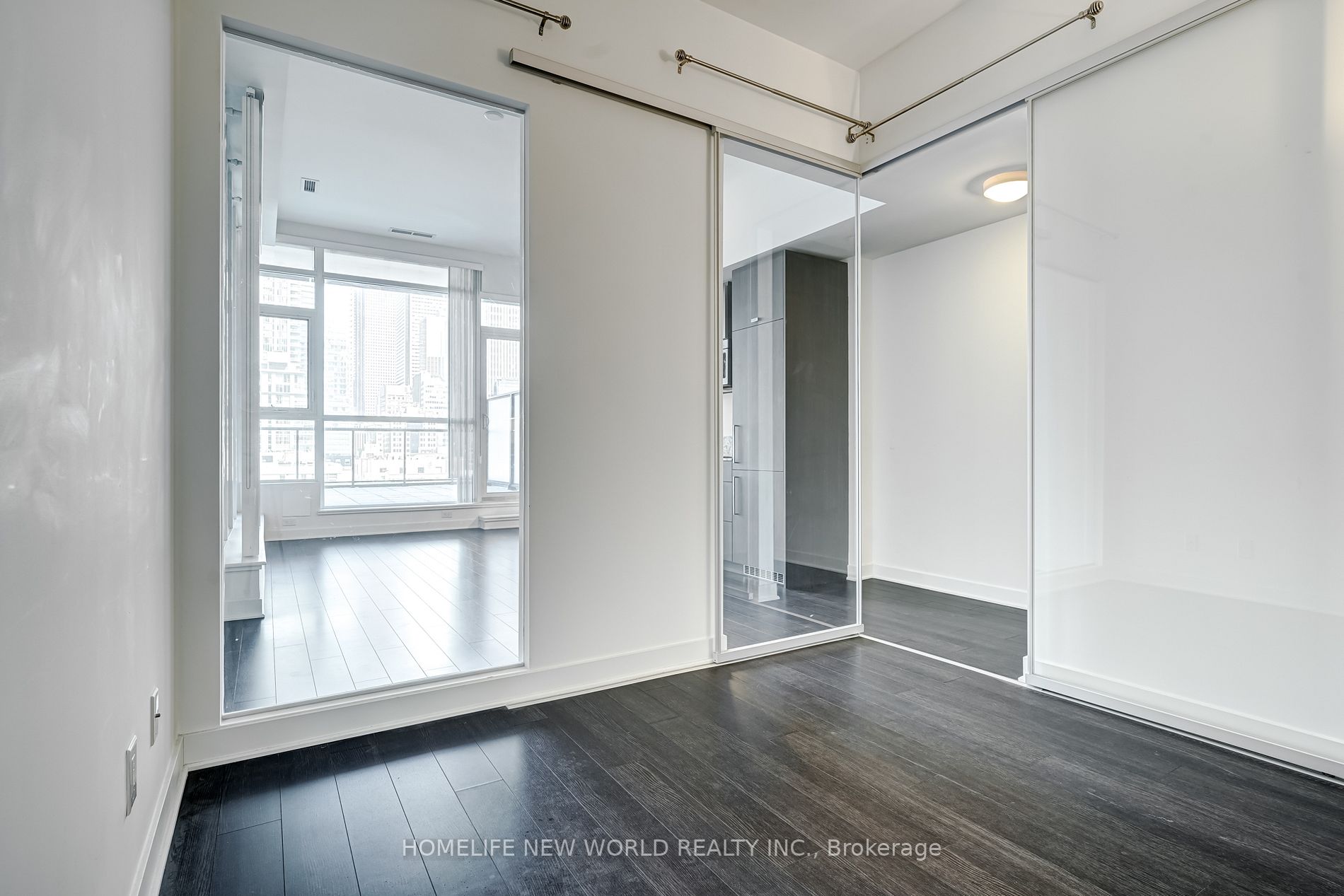 290 Adelaide St W, #702