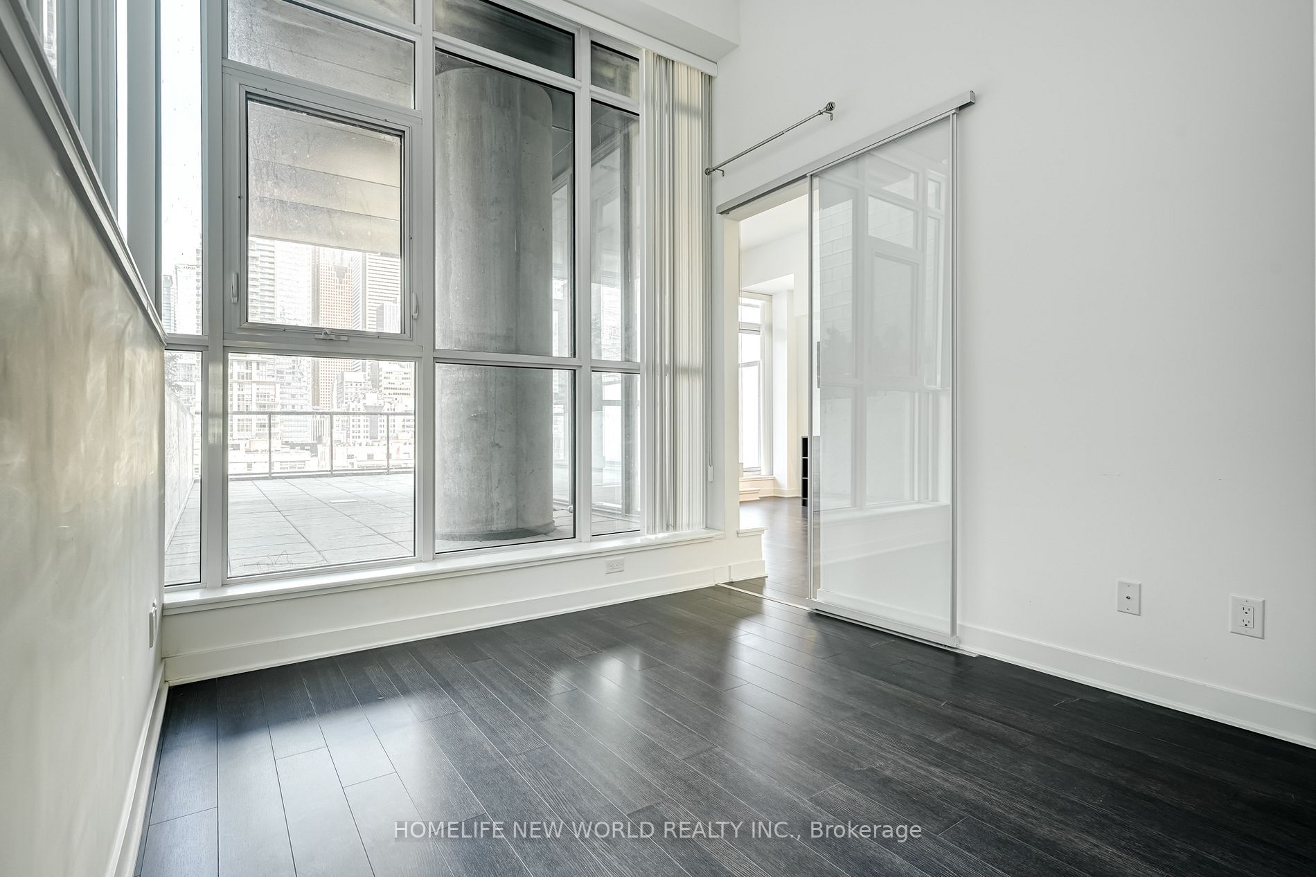 290 Adelaide St W, #702