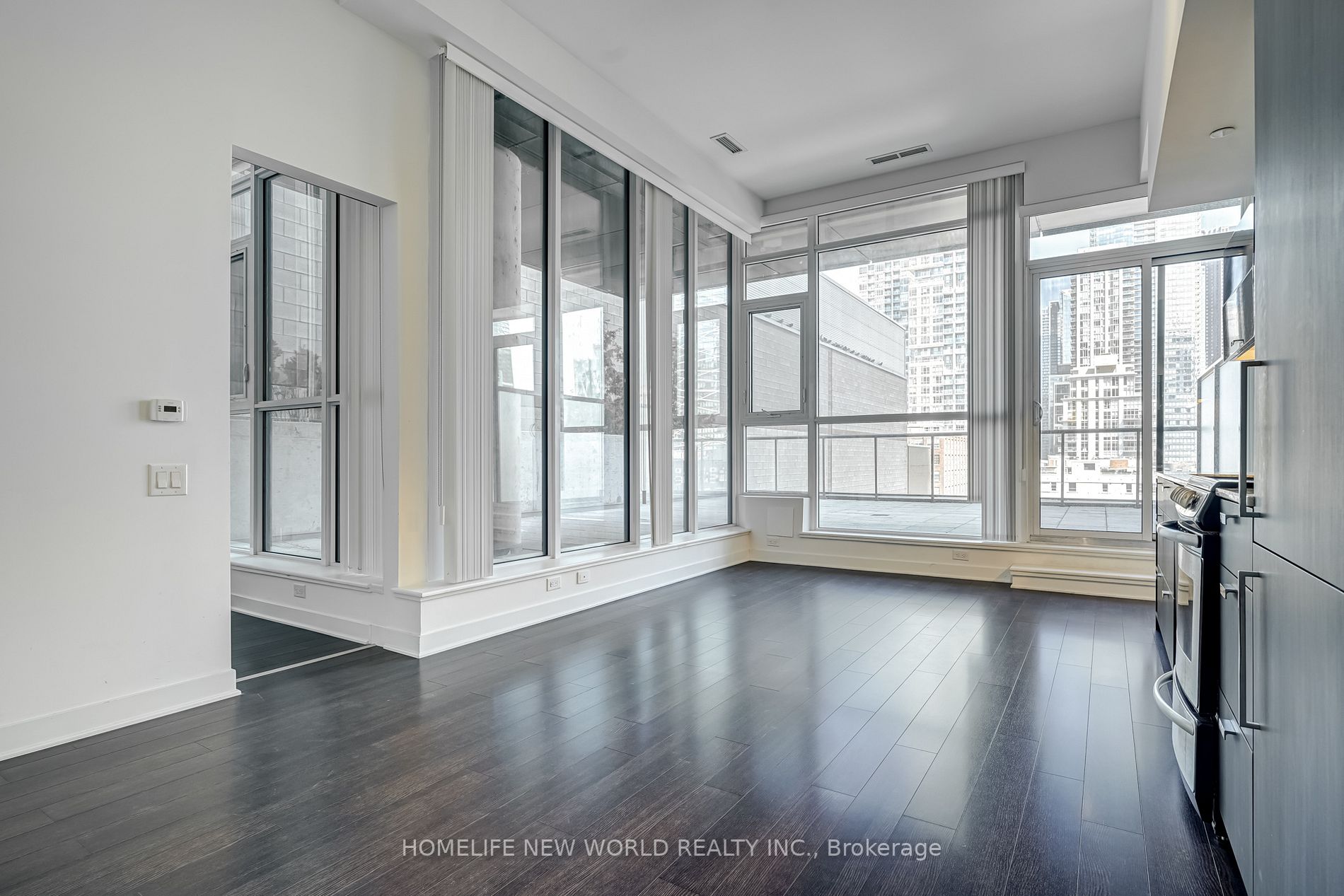 290 Adelaide St W, #702