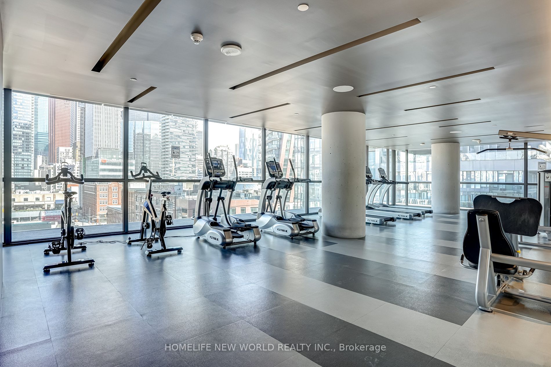 290 Adelaide St W, #702